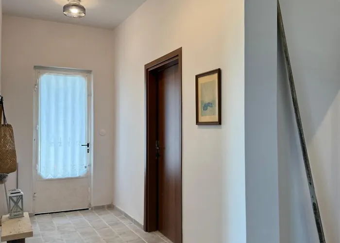 Case de vacanță The Light House Chorefto