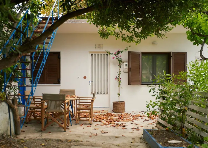 Case de vacanță The Light House Chorefto